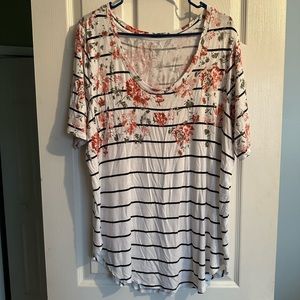 EUC. Maurice’s short sleeve floral